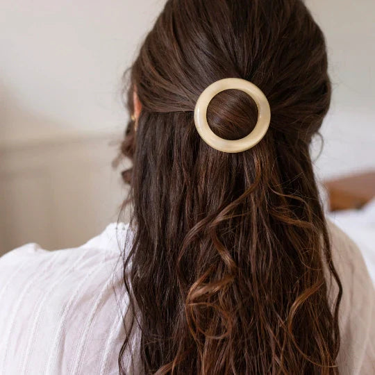 Signature Round Clip