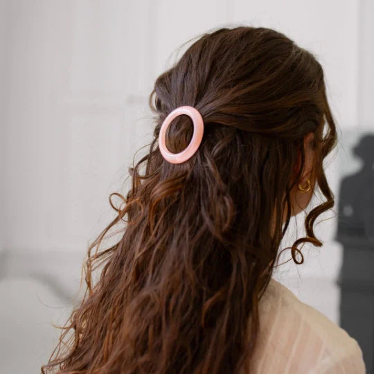 Signature Round Clip